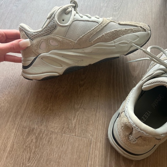 YEEZY Boost 700 "Salt” - Picture 4 of 8